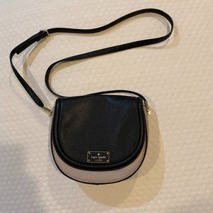 Kate spade black grey leather pebbled crossbody